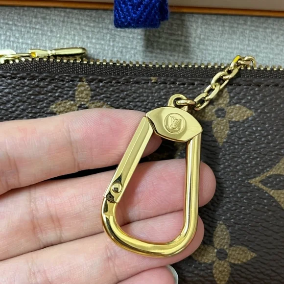Louis Vuitton Key Pouch - Picture 6 of 10